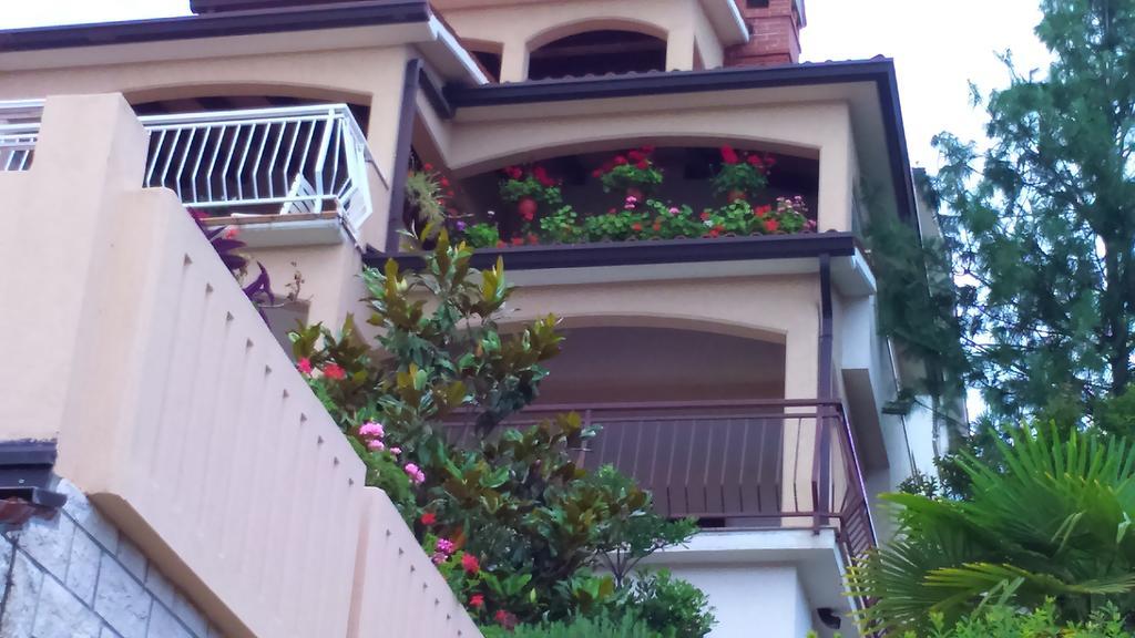 Apartments Silmare Rabac Esterno foto